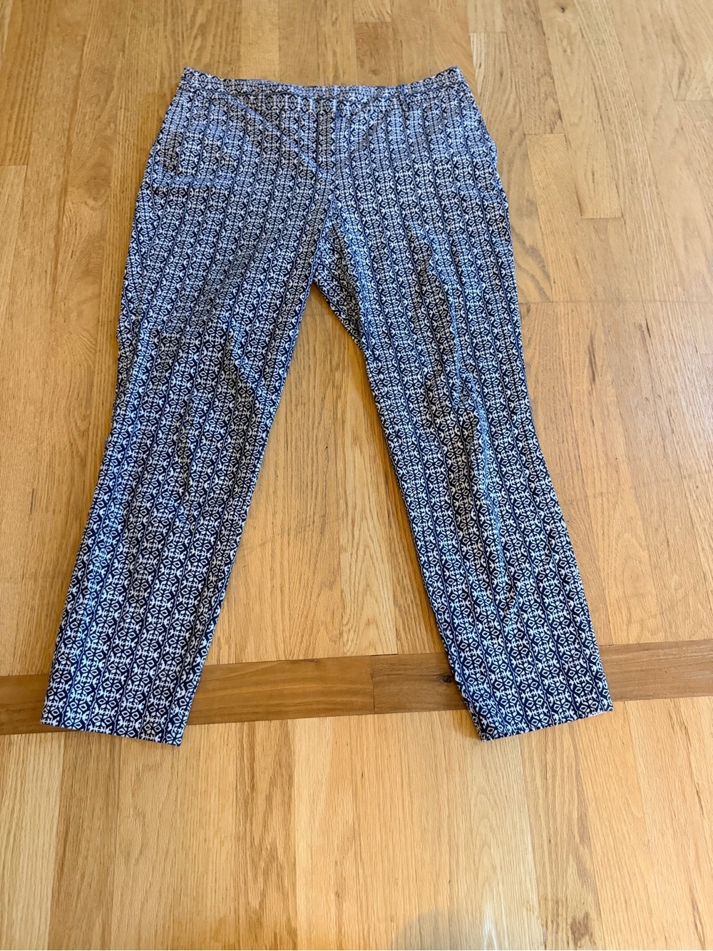 Ladies Size 8 "Kenar" Navy & White Patterned Chinos GUC
